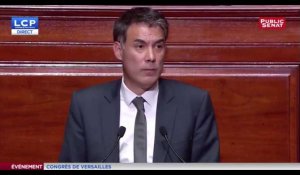 À Versailles, le patron des députés PS détourne l'expression favorite d'Emmanuel Macron 