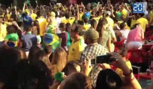 Mondial 2014: Des milliers de Brésiliens chantent l'hymne dans la rue avant le match contre le Mexique