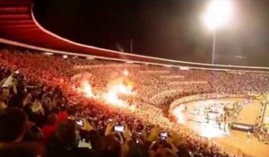 Des ultras mettent le feu dans le stade de Belgrade