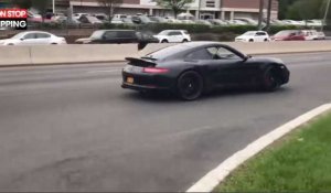 Il bousille sa Porsche en voulant frimer devant des passants (vidéo) 