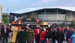 Finale OM-Atlético : l'impressionnante file d'attente des supporters madrilènes