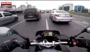 Turquie : Un motard remonte les bouchons d'une manière affolante (Vidéo)