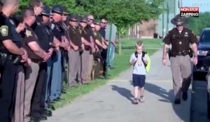Des policiers escortent le fils de leur collègue décédé à l'école, la séquence émouvante (Vidéo)