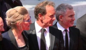 Cannes: montée des marches de l'équipe du film "En guerre"