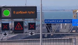 Poutine en camionneur ! Il inaugure un nouveau pont entre Russie et Crimée