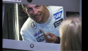 Jenson Button s'improvise roi de la caméra cachée dans un distributeur