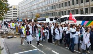 Manifestation de centaines d'étudiants en medecine