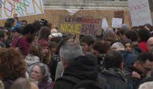 #Metoo : quand la protestation sur les réseaux sociaux contre le harcèlement sexuel investit les rues de France