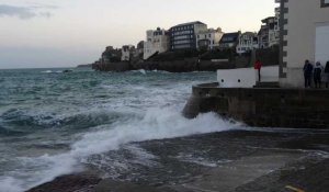 Saint-Malo : rendez-vous loupé avec les vagues