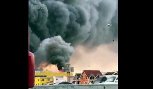 À Moscou, un incendie ravage un centre commercial