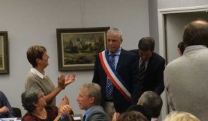 La remise de l'écharpe au maire François Cadic