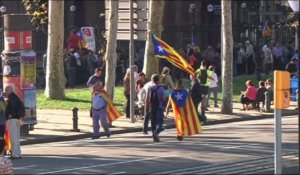 Barcelone: les manifestants se rassemblent devant le Parlement
