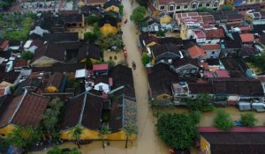 La veille ville d'Hoi An sous les eaux après le typhon Damrey
