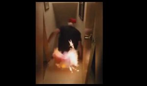 Un homme a la très mauvaise idée de descendre ses escaliers avec une luge enflammée (Vidéo)