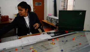 Des femmes aux commandes d'une gare en Inde