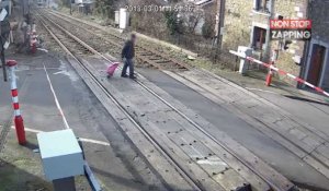 Belgique : un homme manque de peu de se faire écraser par un train (vidéo)
