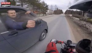 Finlande : Un motard refuse un contrôle de police et provoque une course poursuite (Vidéo)