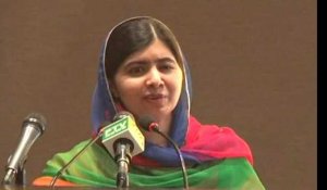 Les larmes de Malala, de retour au Pakistan après 5 ans et demi d'exil
