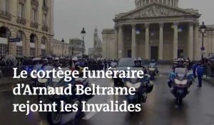 Hommage national : le cortège funéraire d'Arnaud Beltrame rejoint les Invalides