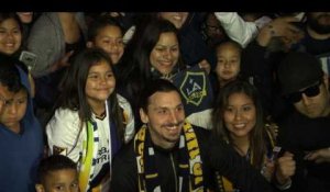 Arrivée triomphale de Zlatan Ibrahimovic à Los Angeles
