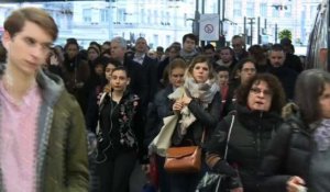 Grève à la SNCF: trafic très perturbé lundi