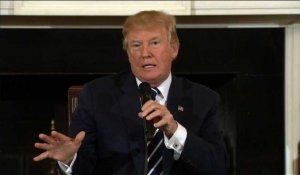 Trump promet aux rescapés de Floride des mesures "fortes"