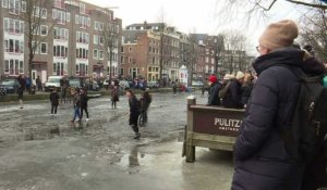 Amsterdam: du patin à glace sur les canaux gelés