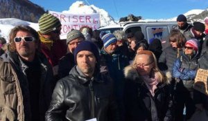 Hautes-Alpes : une centaine de personnes manifestent leur soutien aux migrants