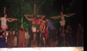 Brésil : un spectateur veut sauver Jésus et frappe un acteur de théâtre (vidéo)