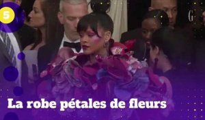 En 2017 Rihanna s'est lâchée ! Découvrez ses looks excentriques