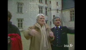 Jean MARAIS et Jean Claude BRIALY visite le château de PLESSIS boure