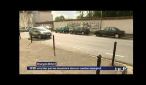 Bourges / Malesherbes (45) : une femme avec deux cartes électorales