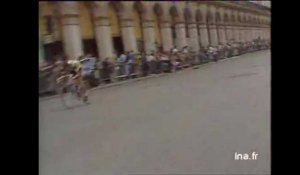 Victoire d'étape de Bernard HINAULT sur les Champs-Elysées