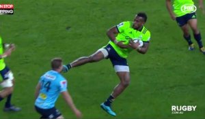 Rugby : Il met un violent coup de pied au visage d'un adversaire ! (Vidéo)