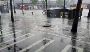 Quand une taque d'égouts danse sous la pluie à Liège