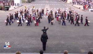 14-Juillet: A la fin du défilé, le bel hommage de la fanfare aux victimes de l'attentat de Nice