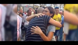 Attentat de Barcelone : un musulman offre des câlins sur Las Ramblas (vidéo)