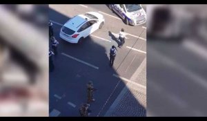 Marseille : Les images de l'arrestation du suspect qui a foncé dans des abribus (vidéo)