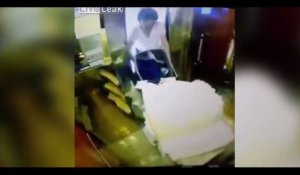 Une femme coincée entre les portes d'un ascenseur, la séquence choc (vidéo)