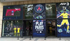 Football: les supporters du PSG attendent Neymar