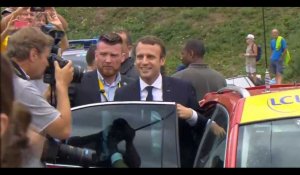 Emmanuel Macron tout sourire sur le Tour de France 2017 (Vidéo)  