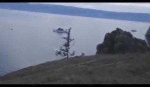Un avion s'écrase en plein milieu d'un lac, les images chocs ! (Vidéo)