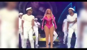 Mariah Carey fait le strict minimum sur scène et irrite ses fans (vidéo)