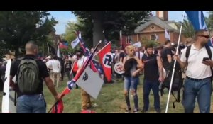 Charlottesville : une manifestation de suprémacistes blancs dégénère en Virginie (vidéo)