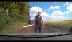 Russie : Un couple tombe dans un guet-apens en pleine campagne (Vidéo)