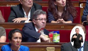 Jean-Luc Mélenchon vide son sac de courses à l'Assemblée - ZAPPING ACTU DU 27/07/2017