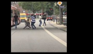 Attentat à Hambourg : Le terroriste stoppé à coup de chaises par des passants (Vidéo)
