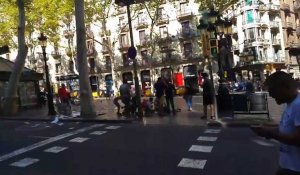 Une fourgonnette fonce dans la foule à Barcelone, panique sur les Ramblas