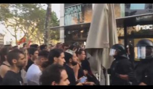 Attentat de Barcelone : antifascistes et antimusulmans s'affrontent sur Las Ramblas (Vidéo)