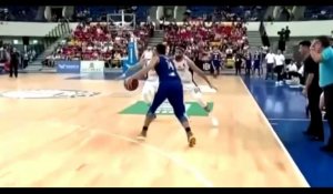 Basket-ball : il se fait dribbler et se casse violemment la cheville (Vidéo)